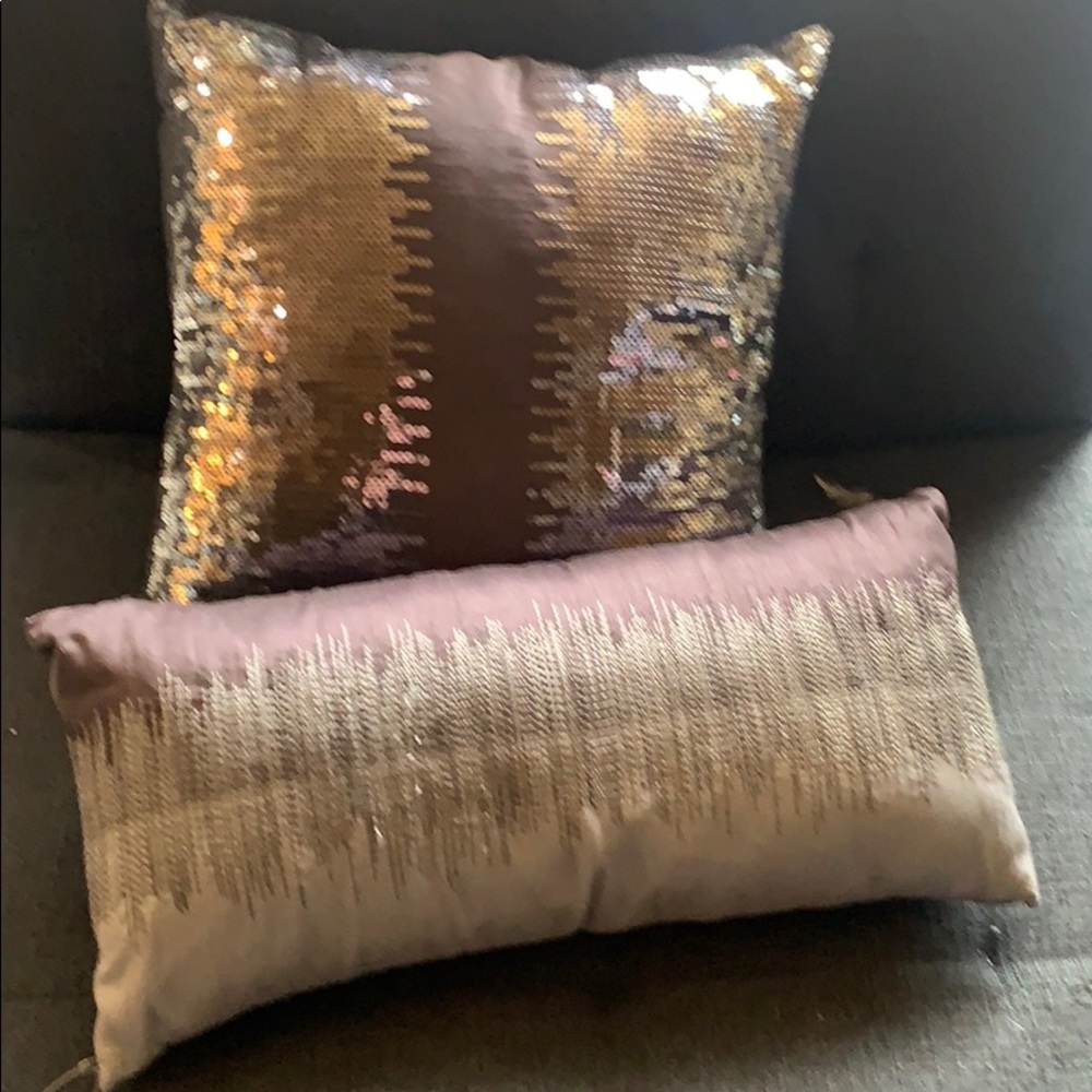 Decorative pillow set